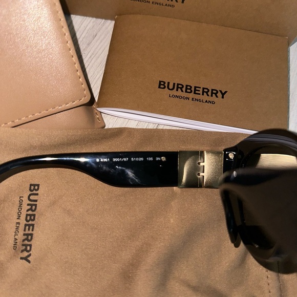 Burberry sunglasses - Picture 7 of 8